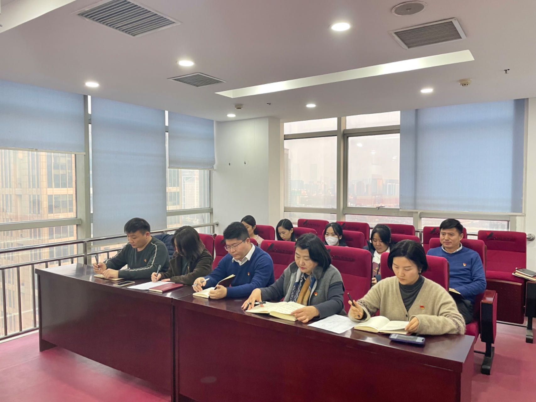 中豫咨詢集團第四黨支部開展“準(zhǔn)確把握‘六個必須堅持’ 推動企業(yè)高質(zhì)量發(fā)展”主題黨日活動